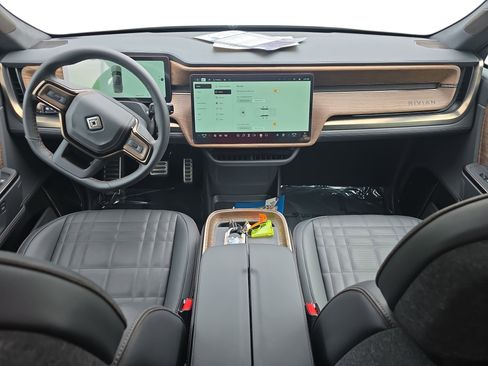 Used 2026 Rivian R1T Premium AWD/4WD image 9