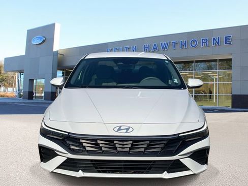 Used 2024 Hyundai Elantra SE FWD image 2