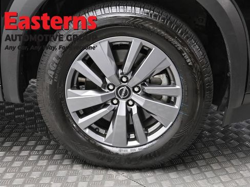 Used 2025 Nissan Pathfinder SV FWD image 33