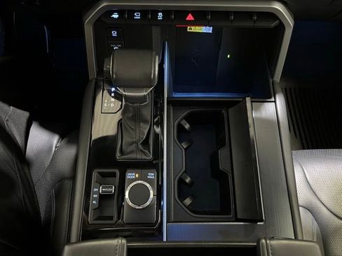 Certified 2023 Toyota Sequoia Platinum AWD/4WD image 24