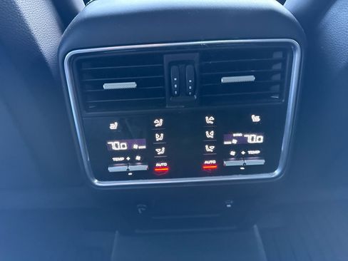 Used 2020 Porsche Cayenne image 36