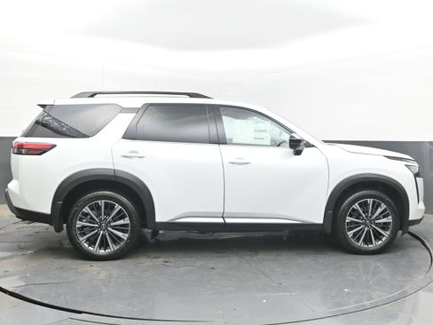New 2026 Nissan Pathfinder Platinum AWD/4WD image 8