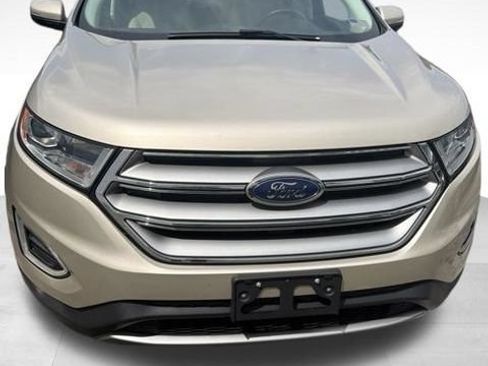 Used 2017 Ford Edge Titanium w/ Technology Package FWD image 3