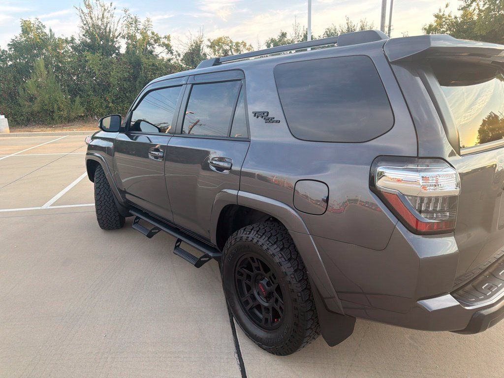 Used 2021 Toyota 4Runner TRD Off-Road Premium w/ Moonroof Package AWD/4WD image 5