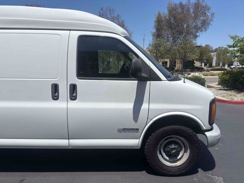 Used 2001 Chevrolet Express 3500 w/ Convenience Pkg 1 RWD image 16