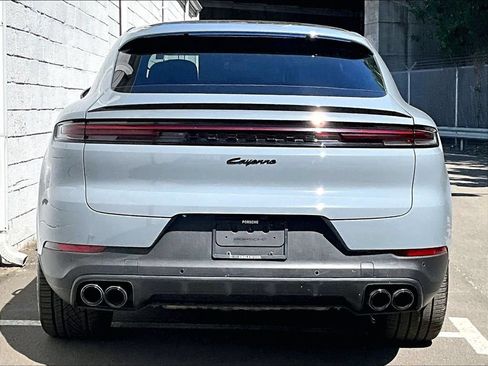 Certified 2025 Porsche Cayenne E-Hybrid Coupe AWD/4WD image 9