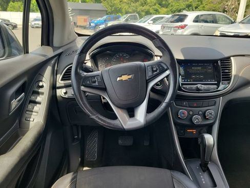 Used 2018 Chevrolet Trax LT w/ LT Convenience Package AWD/4WD image 14