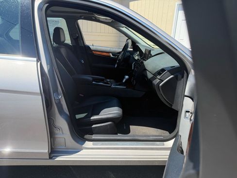 Used 2008 Mercedes-Benz C 300 Sedan image 3