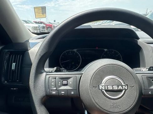 Used 2024 Nissan Pathfinder S AWD/4WD image 8