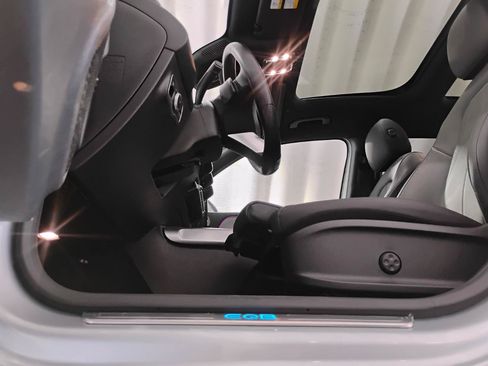 Used 2024 Mercedes-Benz EQB 300 4MATIC image 51