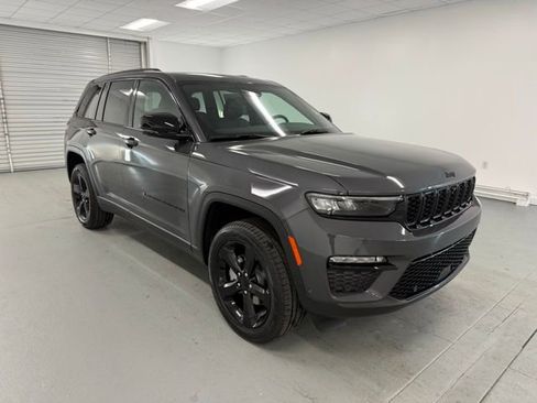 New 2025 Jeep Grand Cherokee Limited image 3