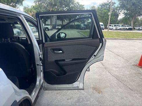 Used 2023 Nissan Rogue SV FWD image 18