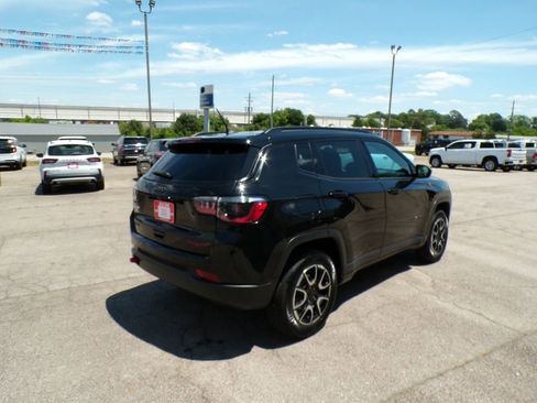 Used 2024 Jeep Compass Trailhawk AWD/4WD image 7
