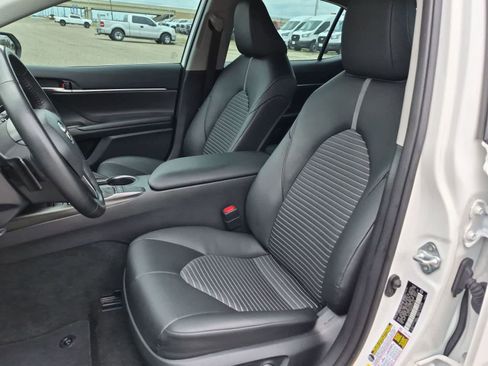Used 2023 Toyota Camry SE FWD image 17