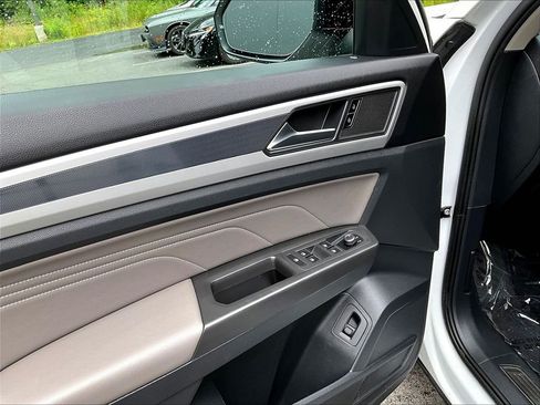Used 2023 Volkswagen Atlas SEL R-Line AWD/4WD image 10