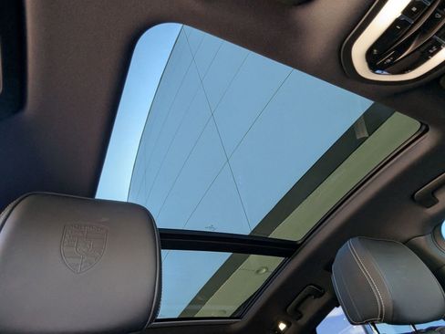 Certified 2025 Porsche Macan Turbo image 27