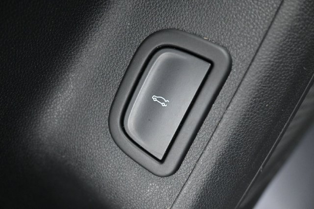Used 2025 Chevrolet Traverse LT AWD/4WD image 16