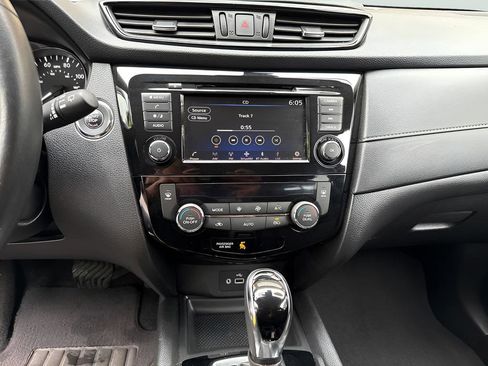 Used 2019 Nissan Rogue SV AWD/4WD image 26