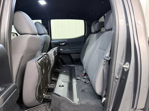 Used 2019 Toyota Tacoma TRD Off-Road w/ Technology Package AWD/4WD image 27