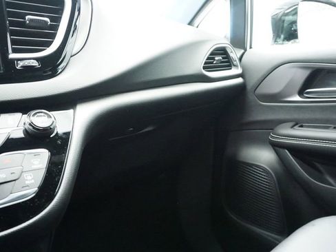 New 2026 Chrysler Voyager LX image 32