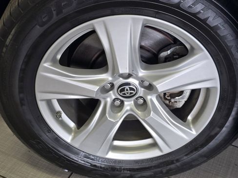 Used 2023 Toyota Highlander L FWD image 7