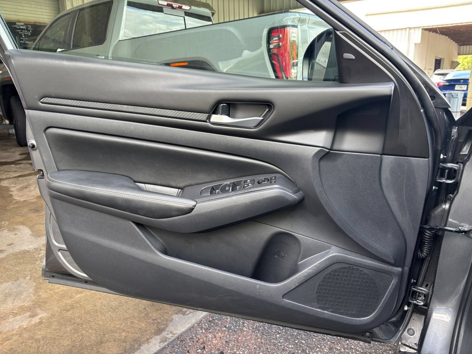 Used 2025 Nissan Altima 2.5 SV FWD image 18