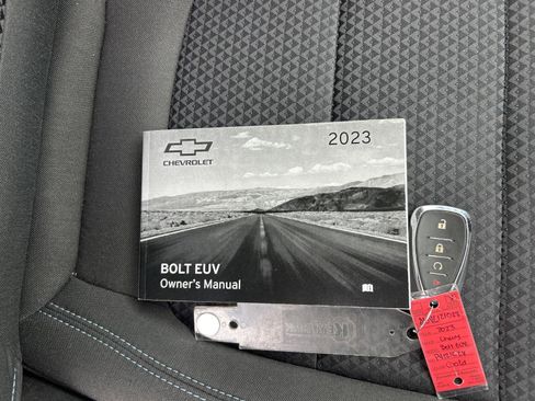Used 2023 Chevrolet Bolt EUV LT FWD image 19