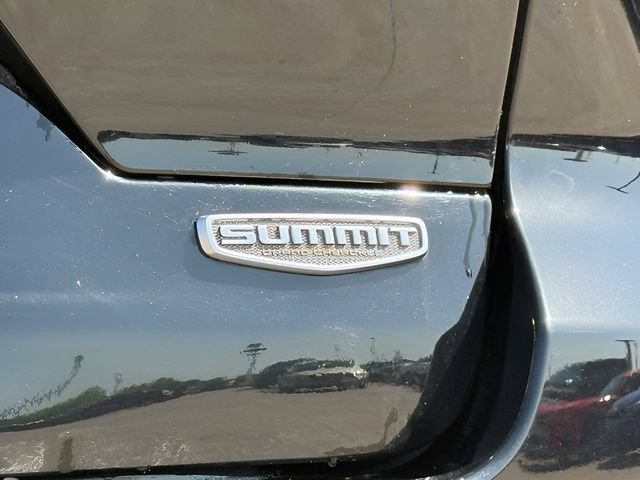 Used 2022 Jeep Grand Cherokee Summit AWD/4WD image 10