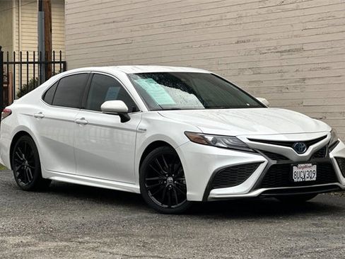 Used 2021 Toyota Camry XSE image 2