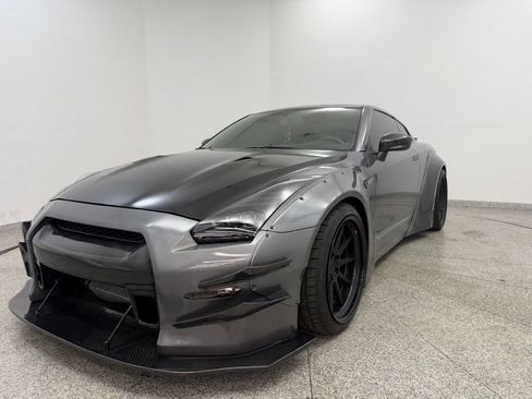 Used 2015 Nissan GT-R Black Edition AWD/4WD image 18