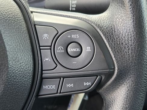 Used 2025 Toyota Corolla LE FWD image 22