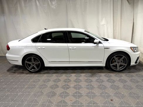 Used 2017 Volkswagen Passat 1.8T R-Line image 9