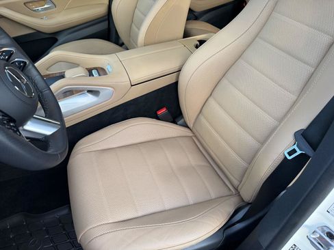 Used 2025 Mercedes-Benz GLS 450 4MATIC image 29