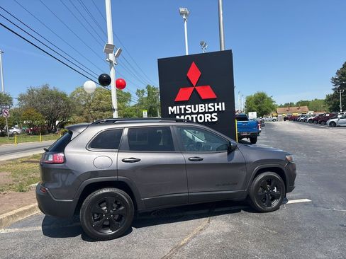 Used 2020 Jeep Cherokee Latitude Plus image 2