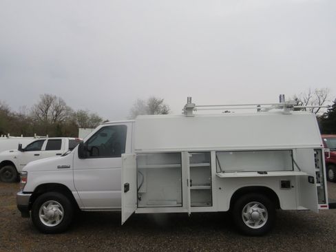 Used 2023 Ford E-350 and Econoline 350 Super Duty w/ Power Windows & Locks Group image 23