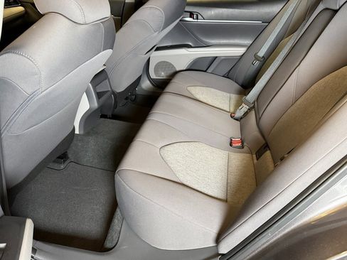 Used 2022 Toyota Camry LE image 19