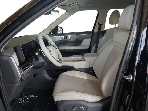 Used 2025 Hyundai Santa Fe SEL FWD image 9