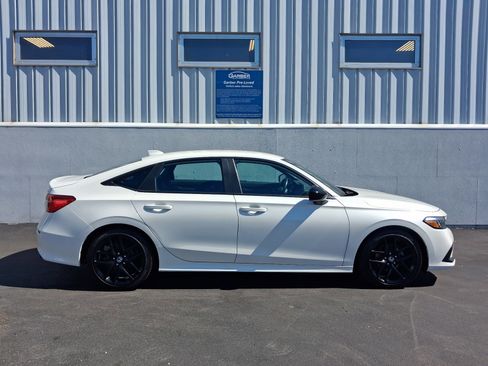Used 2023 Honda Civic Sport image 8