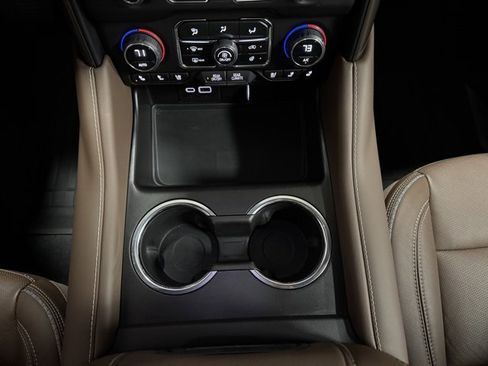 Used 2023 Chevrolet Suburban High Country w/ Advanced Technology Package image 28