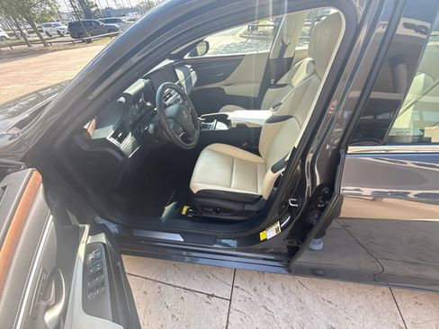 Used 2025 Lexus ES 350 w/ Premium Package FWD image 5