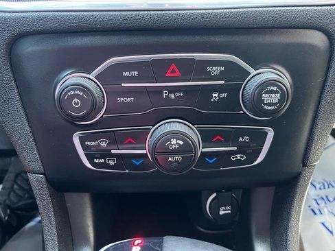 Used 2017 Dodge Charger SXT w/ AWD Plus Group image 15