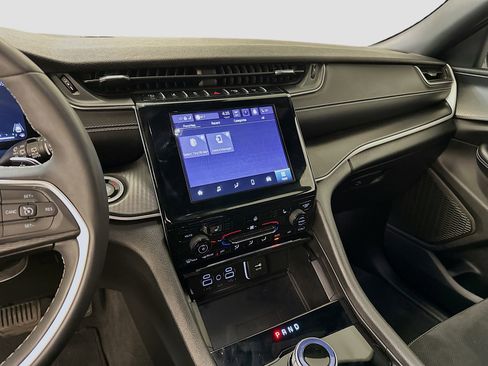 Used 2023 Jeep Grand Cherokee Altitude image 25