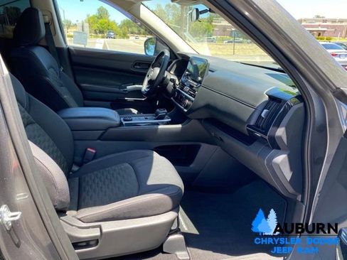 Used 2024 Nissan Pathfinder SV AWD/4WD image 16