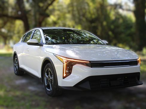 New 2025 Kia K4 EX image 3
