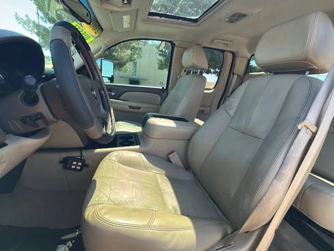 Used 2008 GMC Sierra 2500 SLT w/ Z71 Off-Road Package AWD/4WD image 12