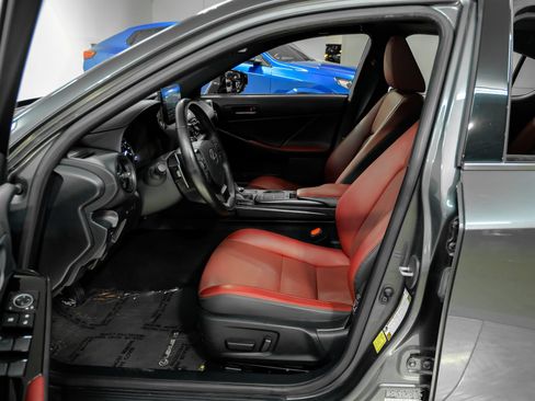 Used 2024 Lexus IS 300 F Sport RWD image 4