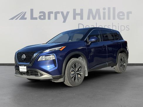 Used 2021 Nissan Rogue SV image 1