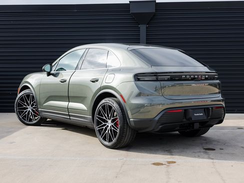 New 2025 Porsche Macan 4S Electric image 3