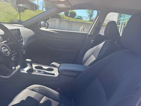 Used 2024 Nissan Altima 2.5 S FWD image 11