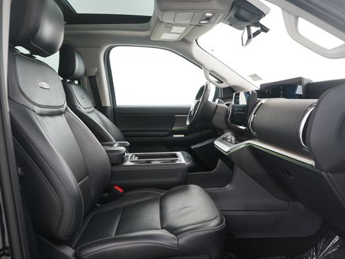 Used 2025 Ford Expedition Platinum AWD/4WD image 16